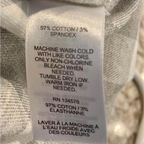 Women's Vineyard Vines top - Picture 5 of 5